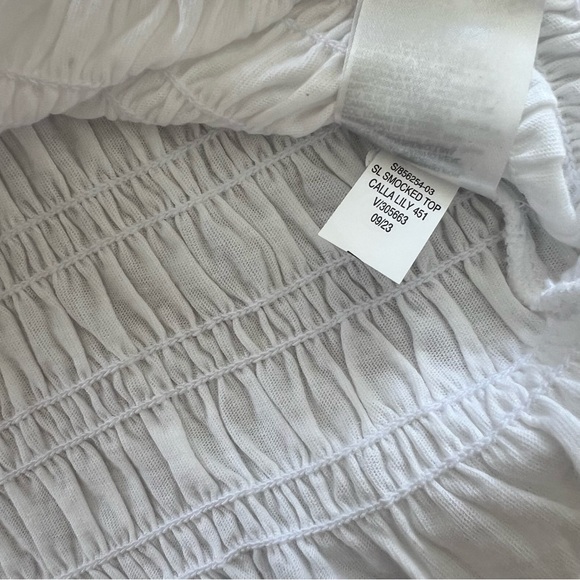 NWT Old Navy Fitted Smocked Tank Top in White Size Medium - Picture 6 of 7